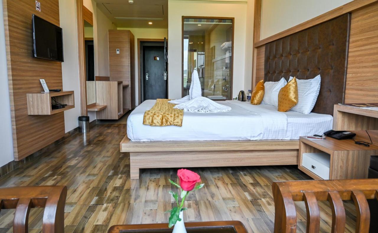 Hotel Laxmi Empire GOA Bagian luar foto