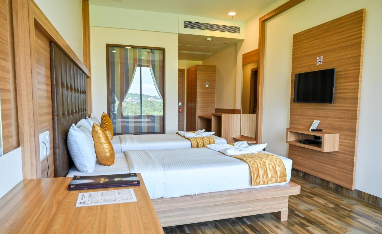 Hotel Laxmi Empire GOA Bagian luar foto