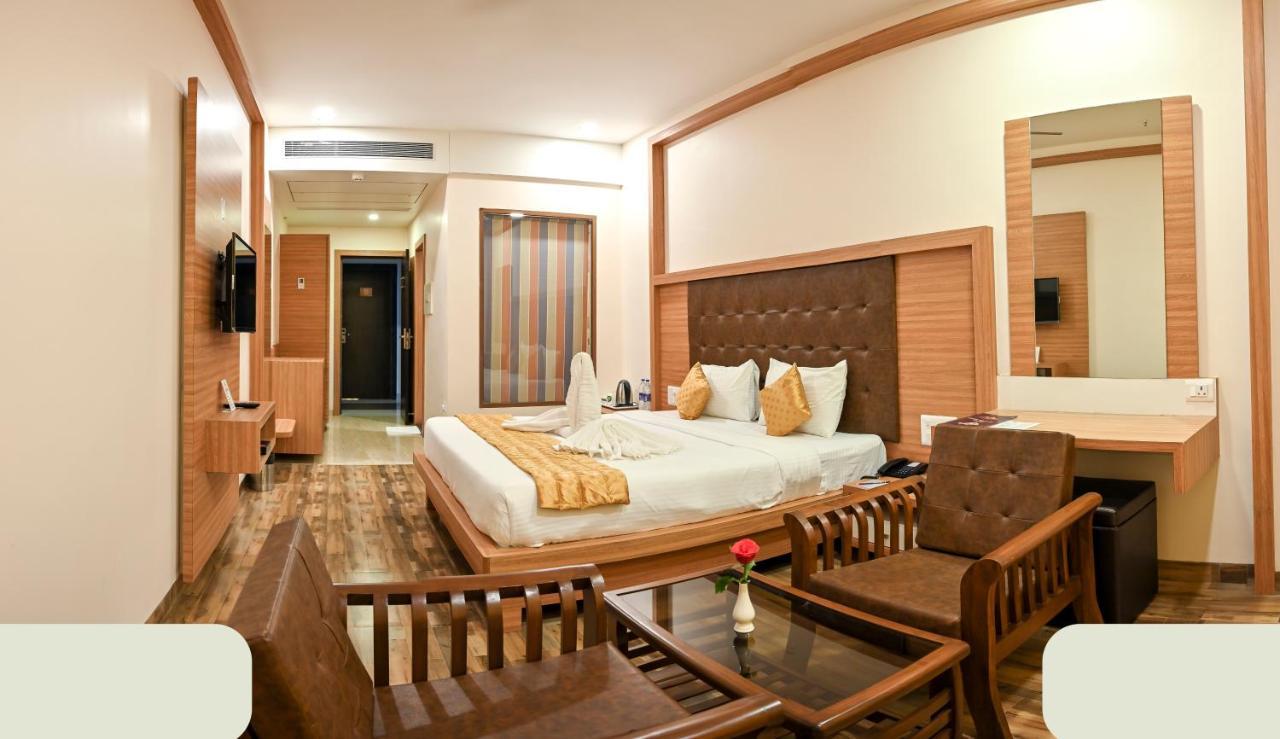Hotel Laxmi Empire GOA Bagian luar foto